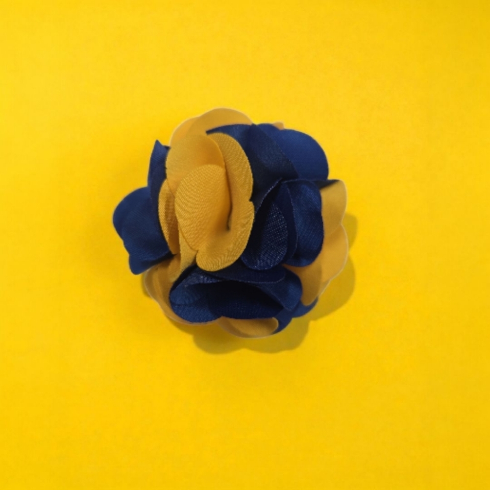 MEN'S ST.PATRICK LARGE YELLOW-BLUE LAYERED LAPEL PIN FLOWER. TLF